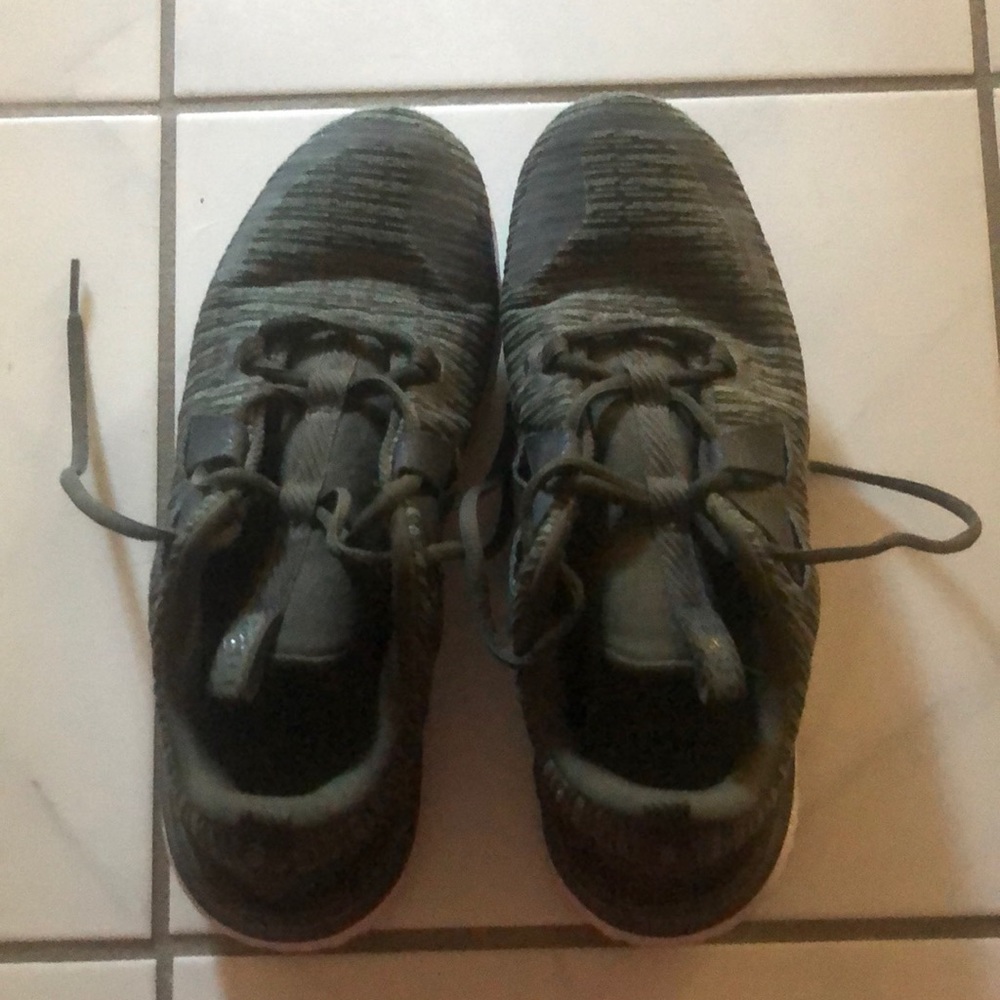 Green Nike running size 7.5 men’s , 9 women’s